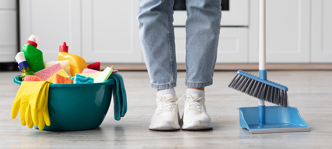 Speed Cleaning Tips with a Spray Mop